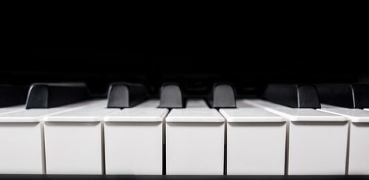 Co to jest piano black?