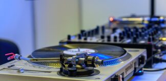 Dlaczego piszczy kontrolka od gazu?