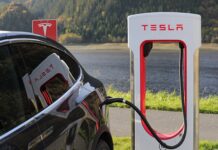Ile ładuje się Tesla z gniazdka? Ile ładuje się Tesla z gniazdka?